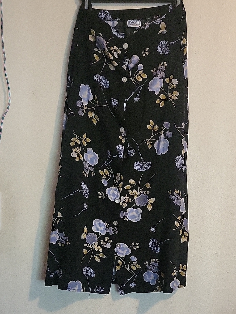 Vintage Women's Black Floral Maxi Skirt